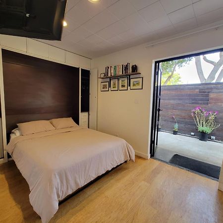 Venice Beach Studio With Large Private Patio Steps To The Beach Los Angeles Bagian luar foto