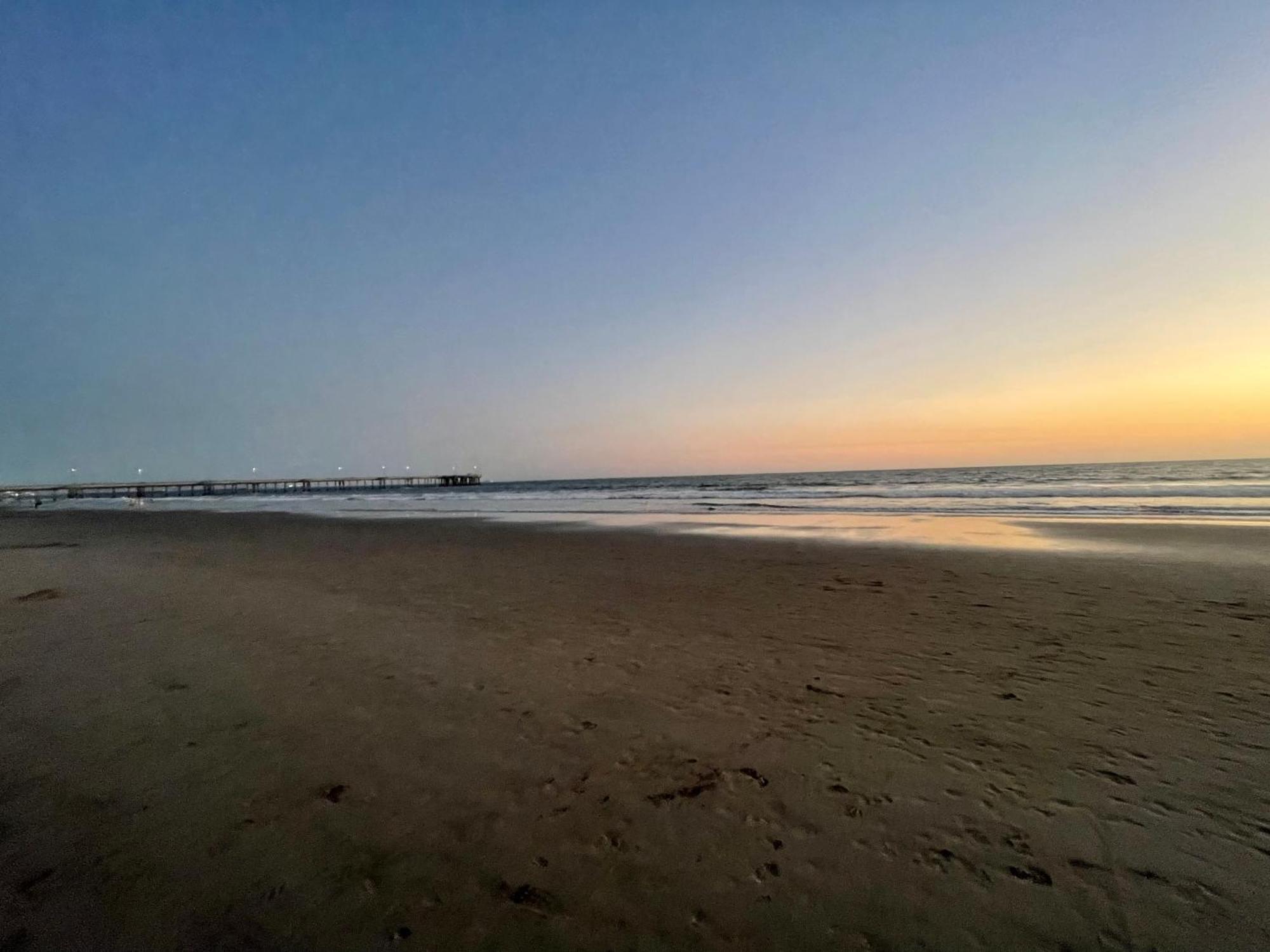 Venice Beach Studio With Large Private Patio Steps To The Beach Los Angeles Bagian luar foto