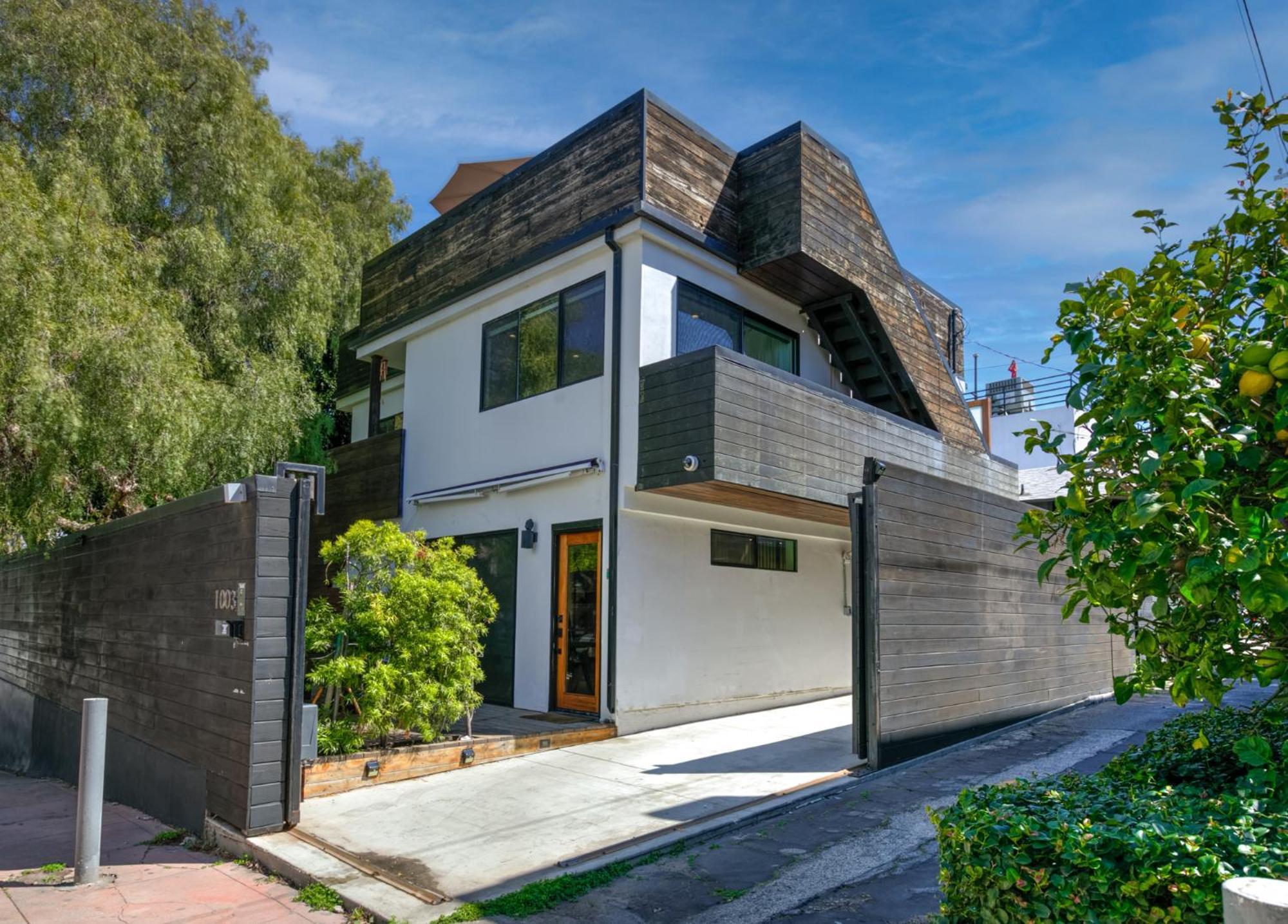 Venice Beach Studio With Large Private Patio Steps To The Beach Los Angeles Bagian luar foto