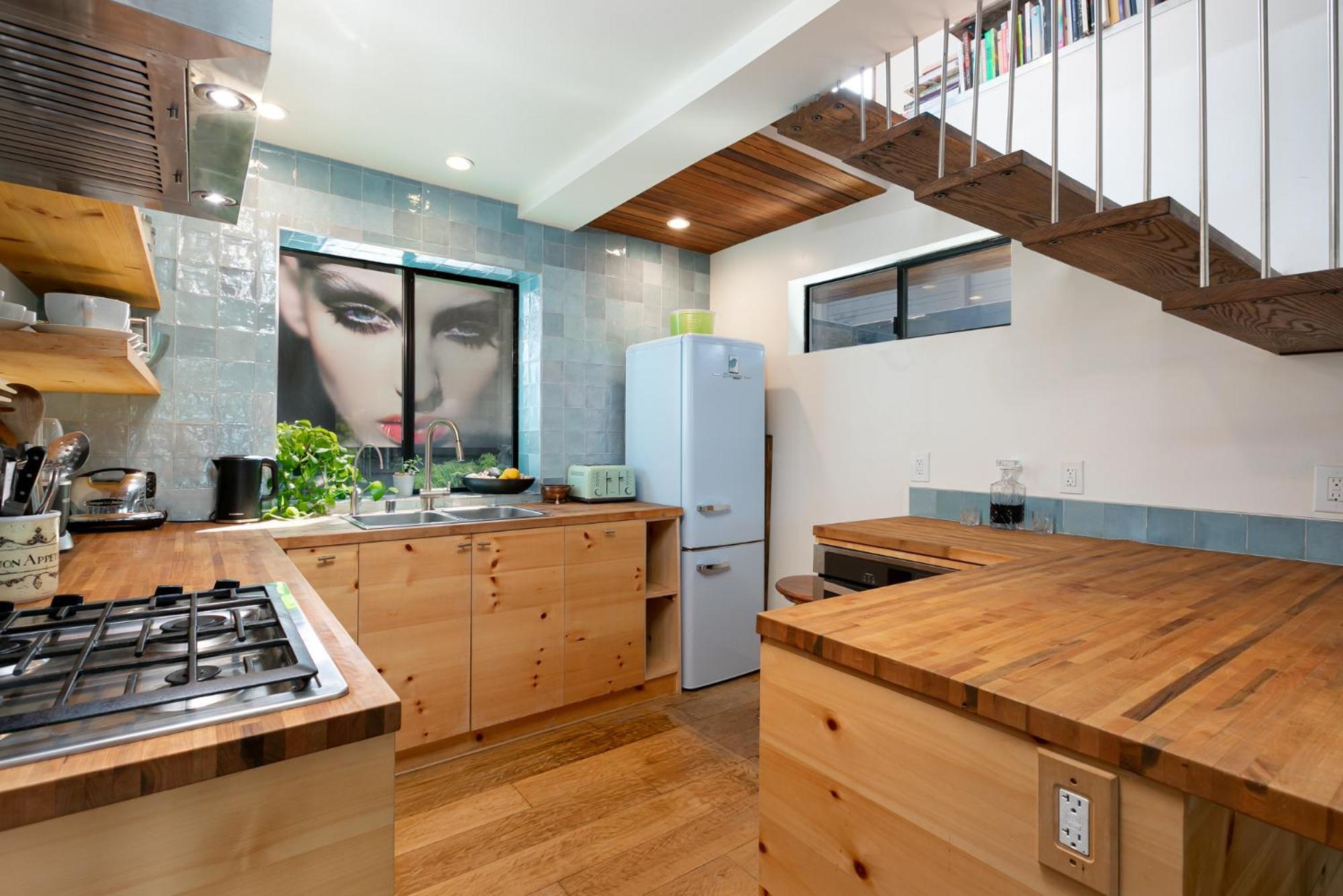 Venice Beach Studio With Large Private Patio Steps To The Beach Los Angeles Bagian luar foto