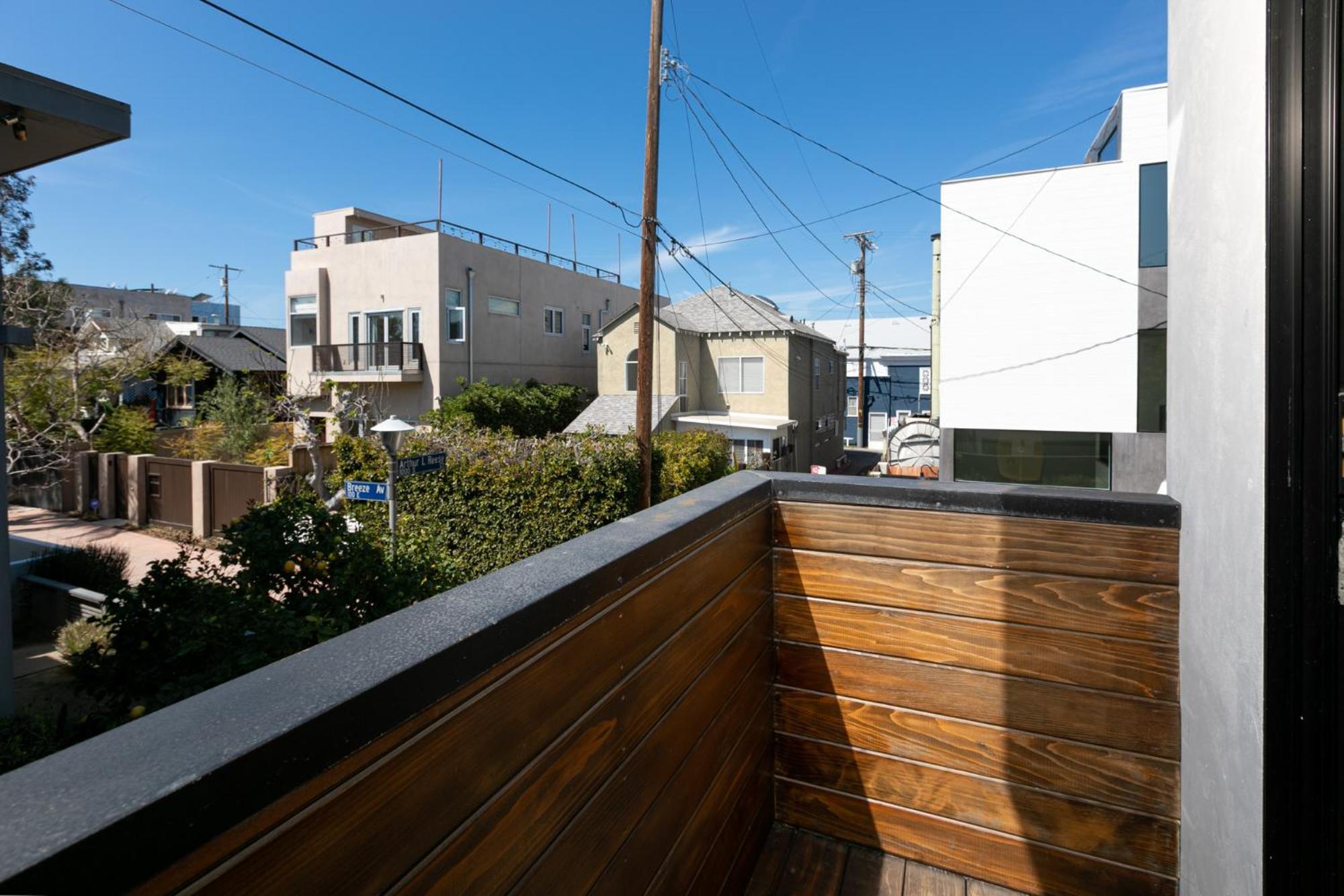 Venice Beach Studio With Large Private Patio Steps To The Beach Los Angeles Bagian luar foto