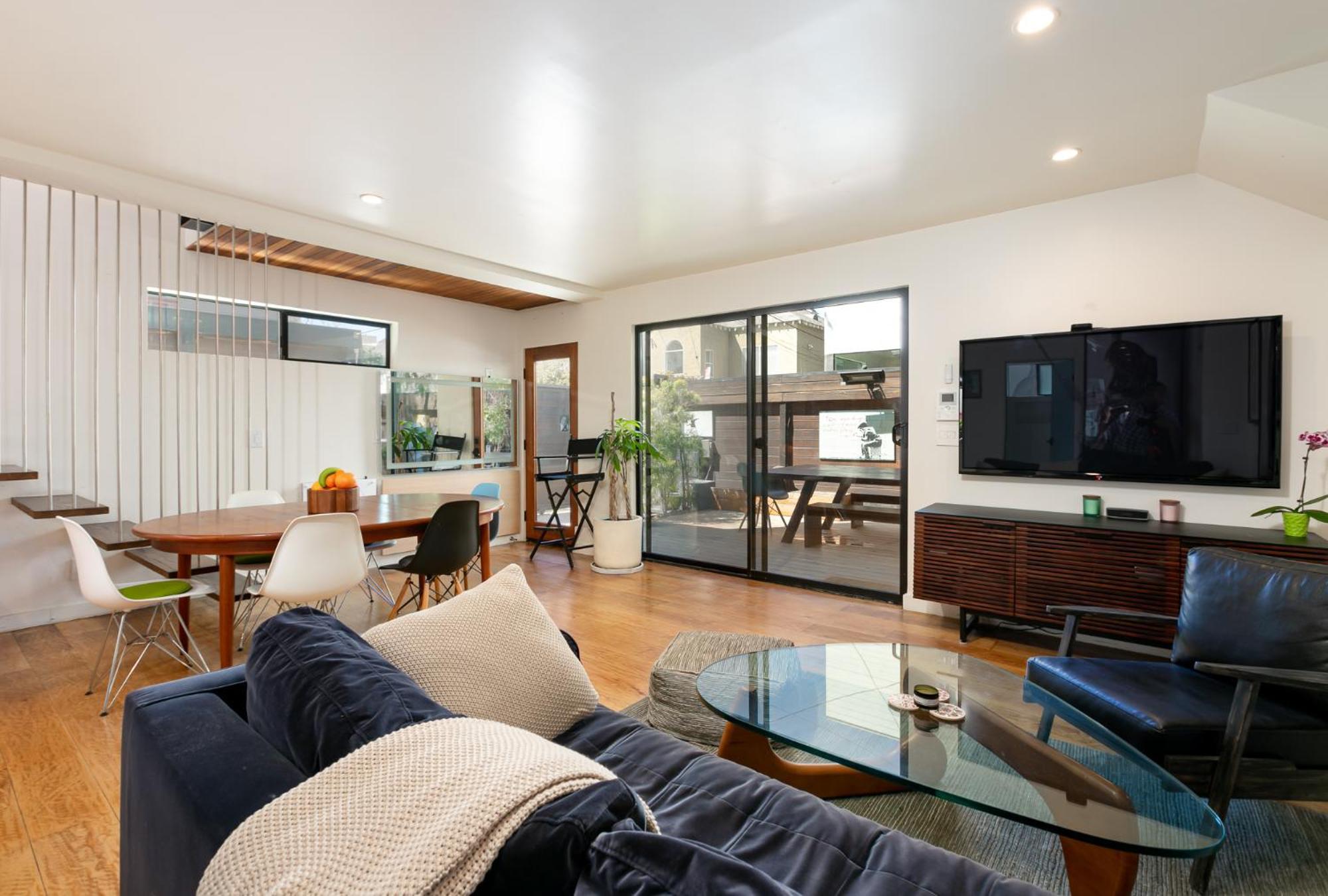 Venice Beach Studio With Large Private Patio Steps To The Beach Los Angeles Bagian luar foto