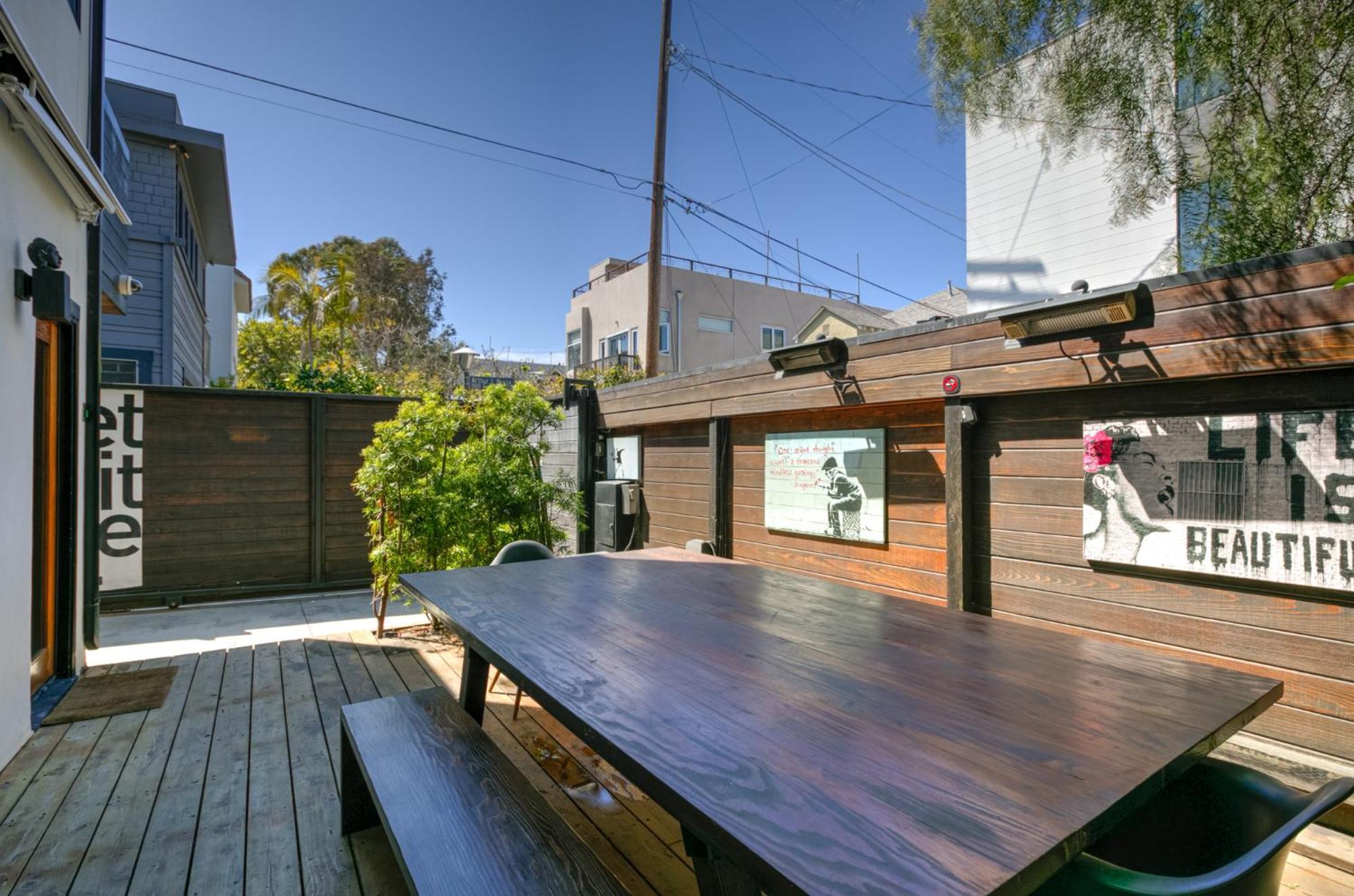 Venice Beach Studio With Large Private Patio Steps To The Beach Los Angeles Bagian luar foto