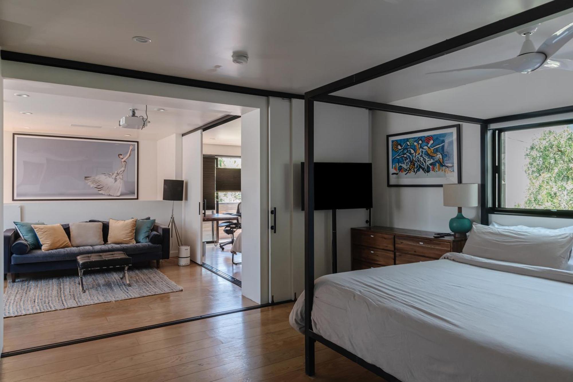 Venice Beach Studio With Large Private Patio Steps To The Beach Los Angeles Bagian luar foto
