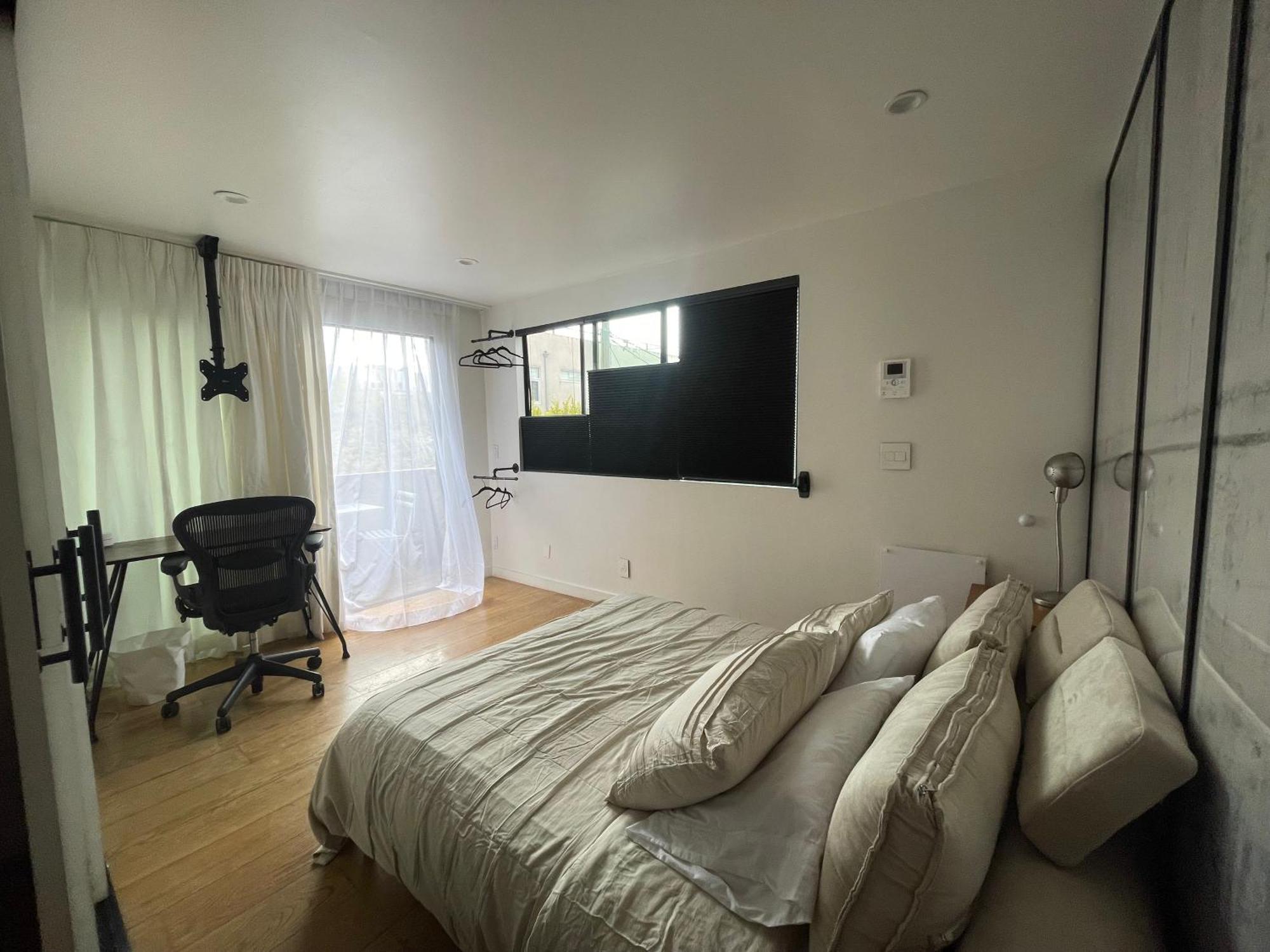 Venice Beach Studio With Large Private Patio Steps To The Beach Los Angeles Bagian luar foto