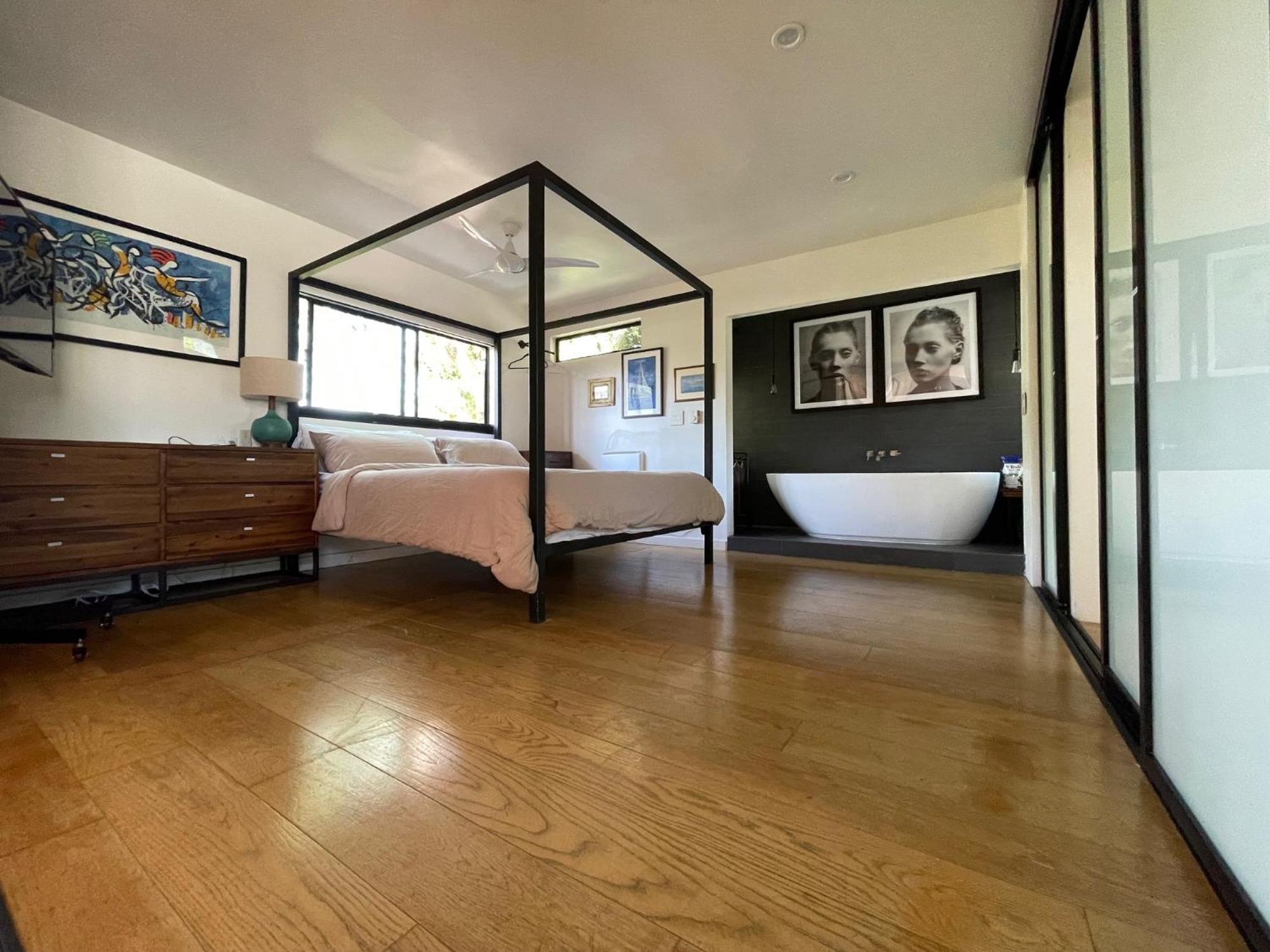 Venice Beach Studio With Large Private Patio Steps To The Beach Los Angeles Bagian luar foto