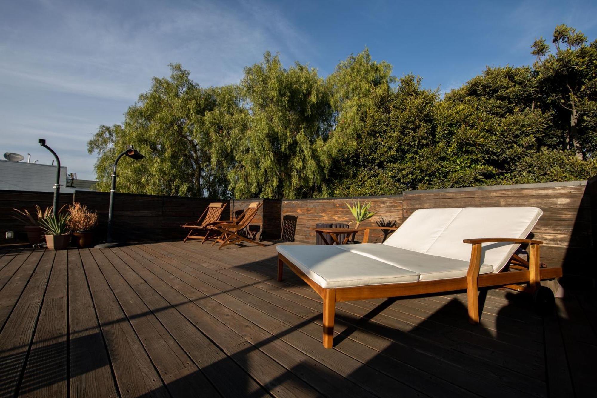Venice Beach Studio With Large Private Patio Steps To The Beach Los Angeles Bagian luar foto