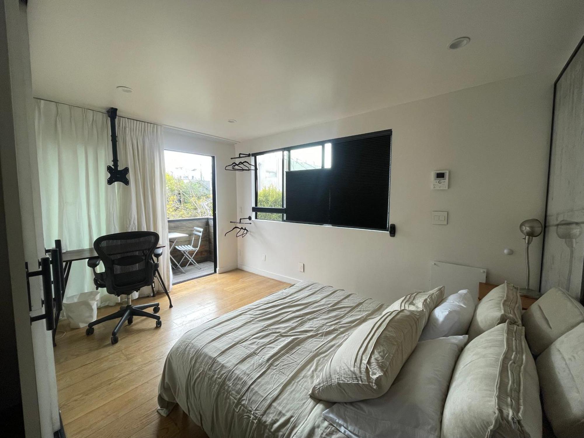 Venice Beach Studio With Large Private Patio Steps To The Beach Los Angeles Bagian luar foto