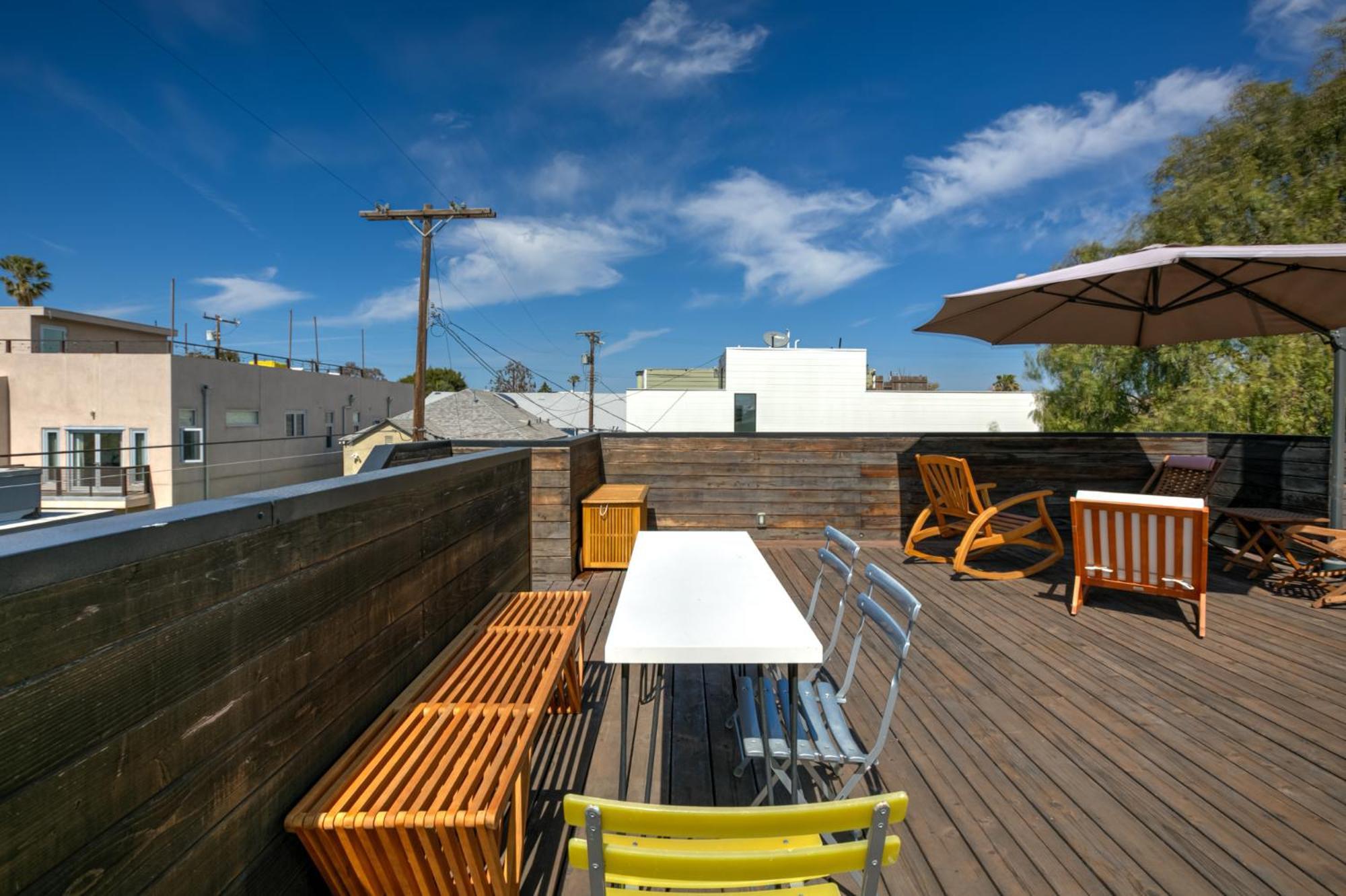 Venice Beach Studio With Large Private Patio Steps To The Beach Los Angeles Bagian luar foto