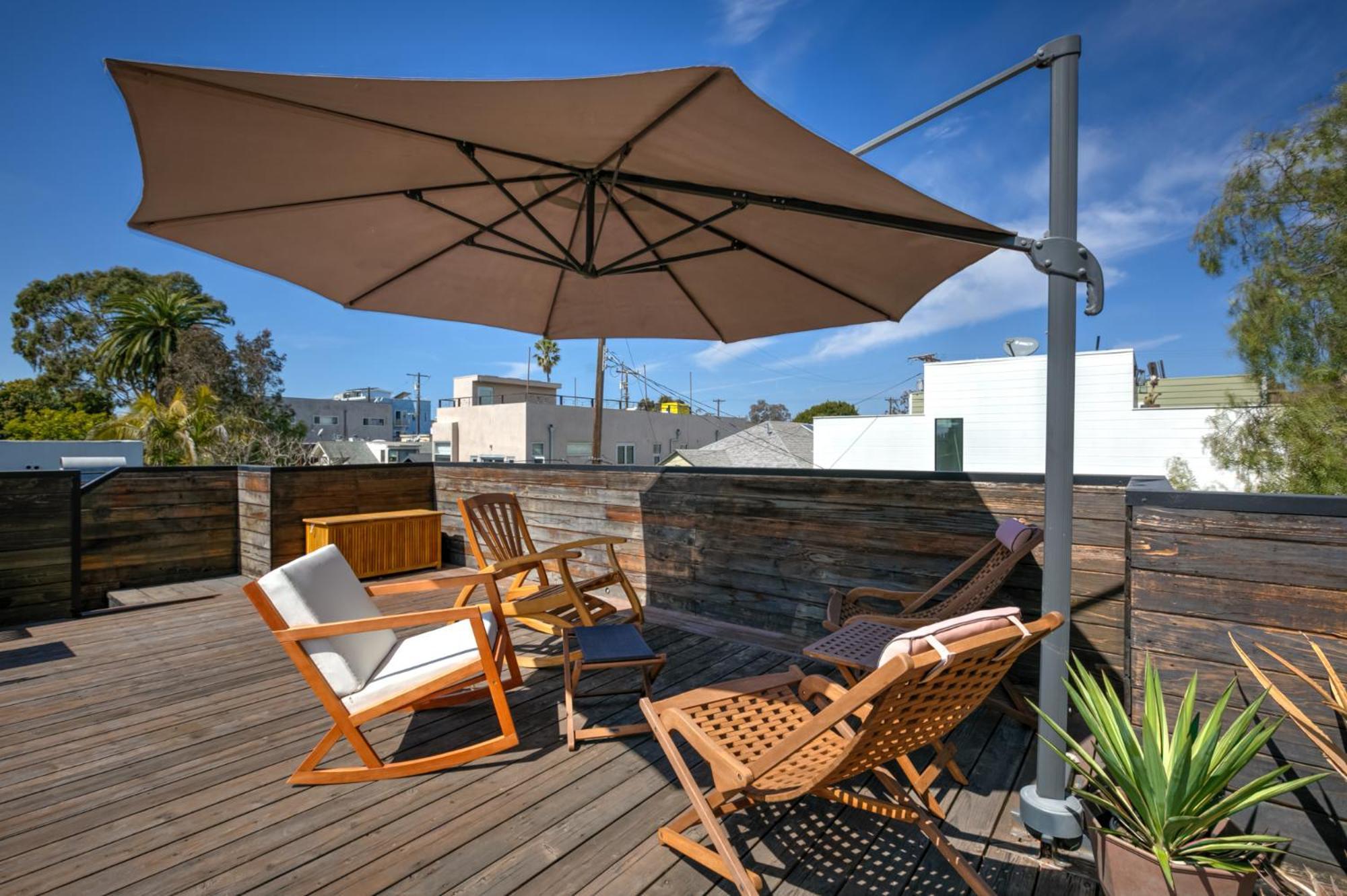 Venice Beach Studio With Large Private Patio Steps To The Beach Los Angeles Bagian luar foto