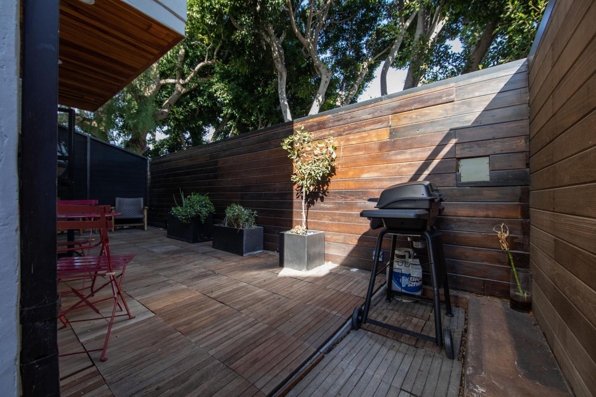 Venice Beach Studio With Large Private Patio Steps To The Beach Los Angeles Bagian luar foto