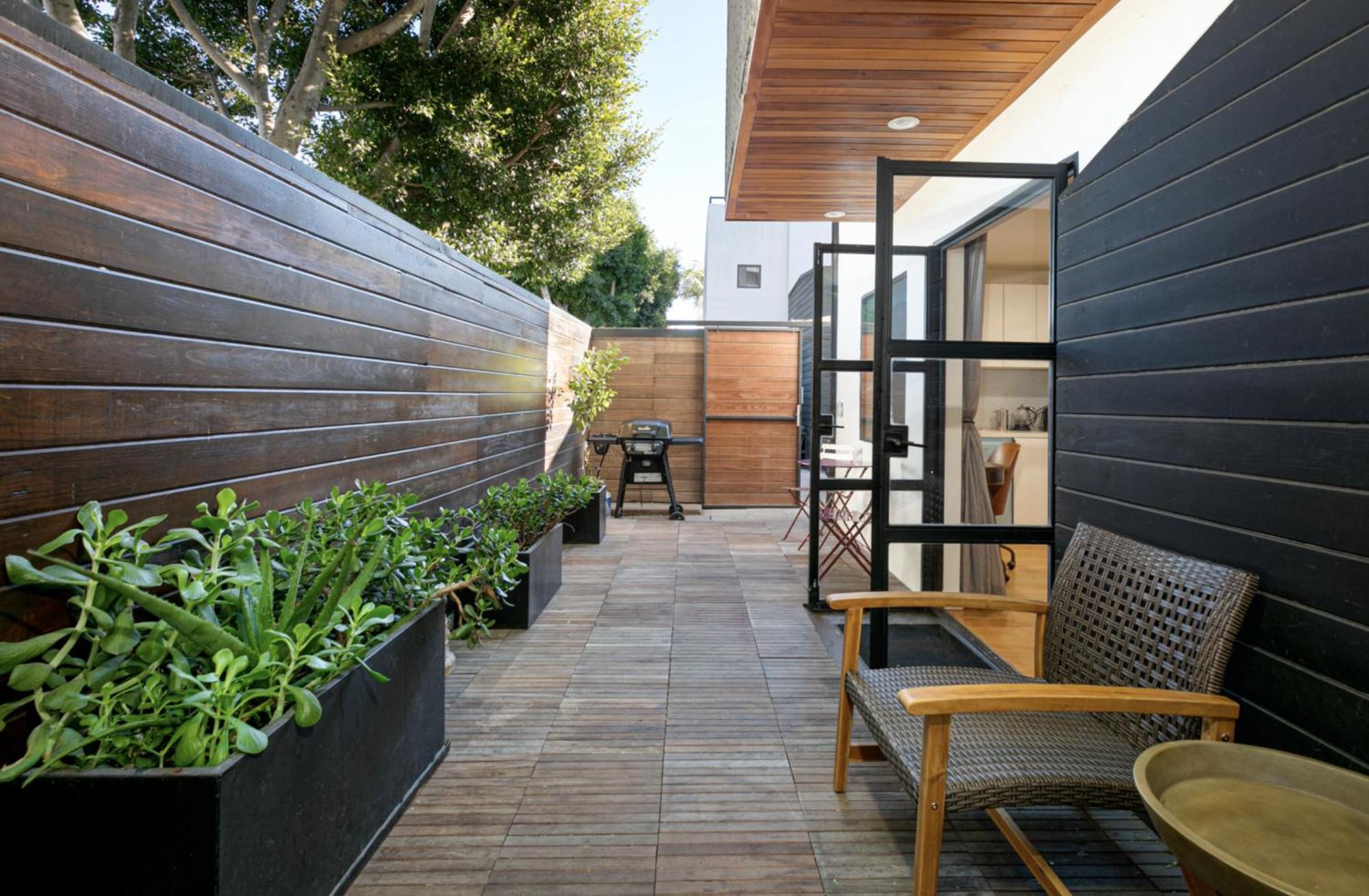 Venice Beach Studio With Large Private Patio Steps To The Beach Los Angeles Bagian luar foto
